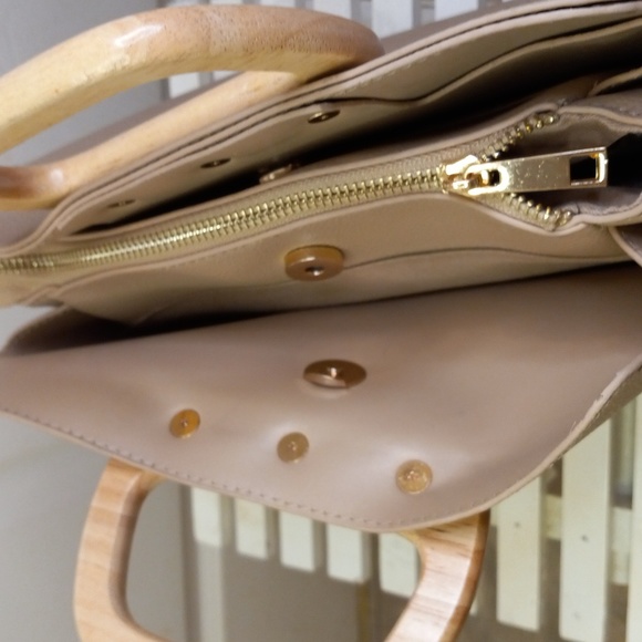 VEGAN Like Dreams EUC Everywhere Bag PVC Leather Handbag Wooden Handle… - Picture 8 of 13